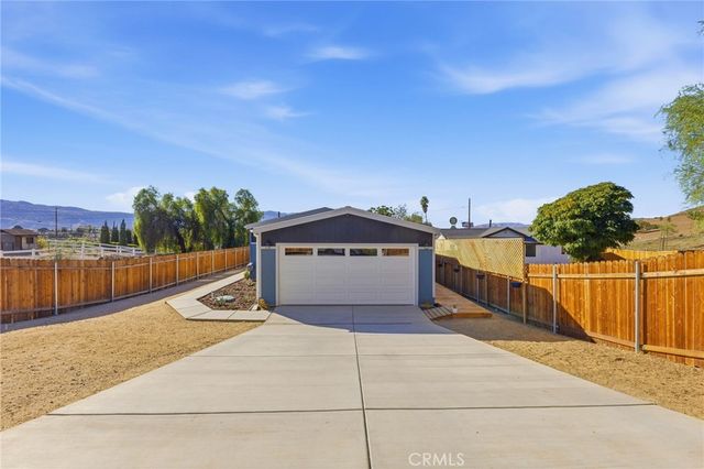 511 Lookout Street, Lake Elsinore, CA 92530