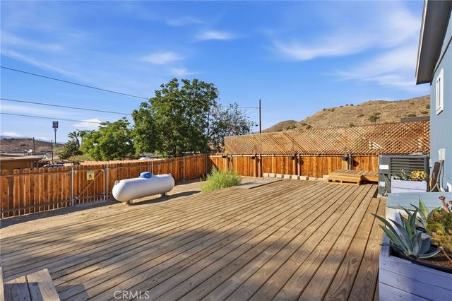 511 Lookout Street, Lake Elsinore, CA 92530