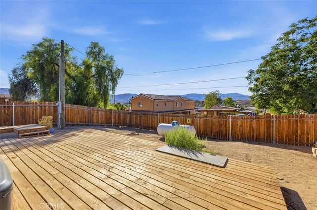 511 Lookout Street, Lake Elsinore, CA 92530