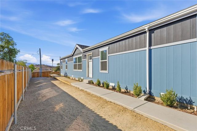 511 Lookout Street, Lake Elsinore, CA 92530
