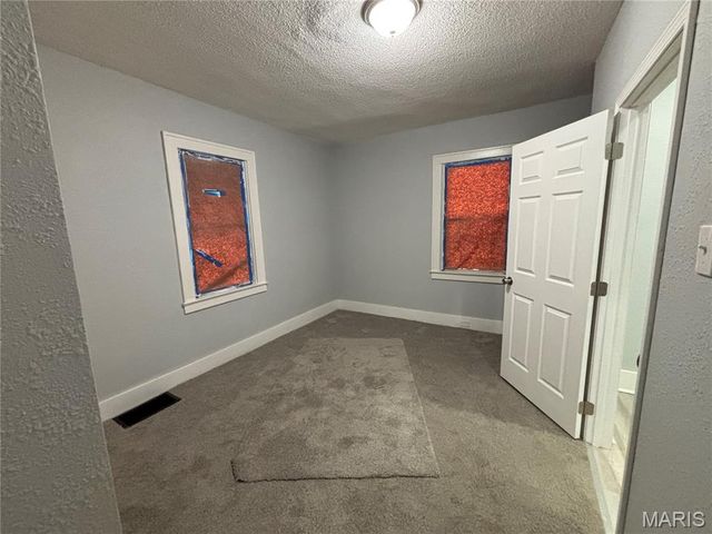 51 W Beach Avenue, Wood River, IL 62095
