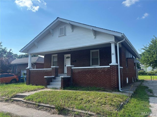51 W Beach Avenue, Wood River, IL 62095