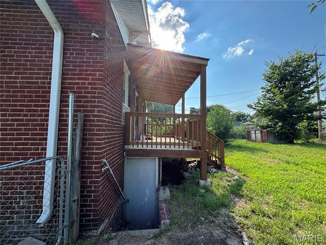 51 W Beach Avenue, Wood River, IL 62095