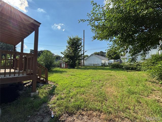 51 W Beach Avenue, Wood River, IL 62095