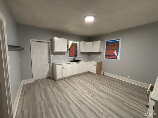 51 W Beach Avenue, Wood River, IL 62095