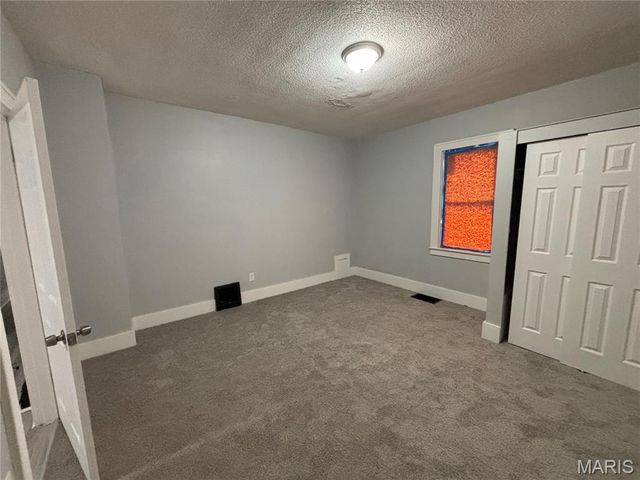 51 W Beach Avenue, Wood River, IL 62095