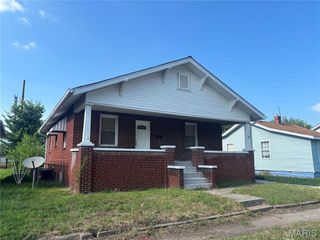 51 W Beach Avenue, Wood River, IL 62095
