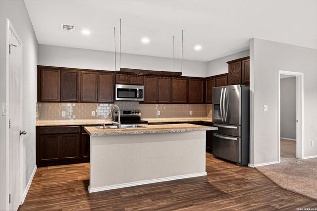 4619 HEATHERS CROSS, St Hedwig, TX 78152