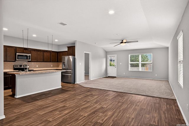 4619 HEATHERS CROSS, St Hedwig, TX 78152