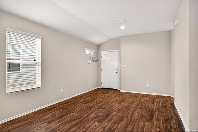 4619 HEATHERS CROSS, St Hedwig, TX 78152