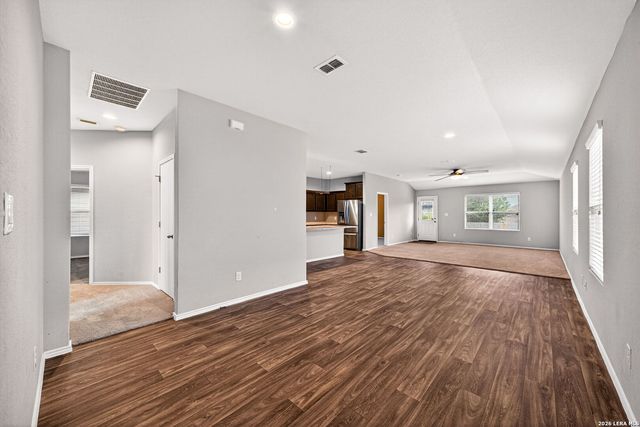4619 HEATHERS CROSS, St Hedwig, TX 78152