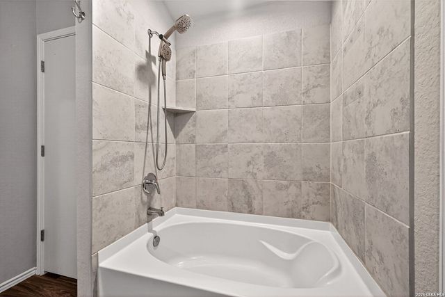 4619 HEATHERS CROSS, St Hedwig, TX 78152