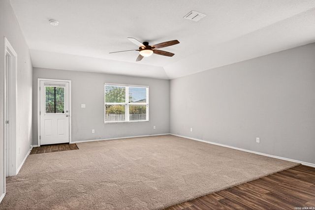 4619 HEATHERS CROSS, St Hedwig, TX 78152