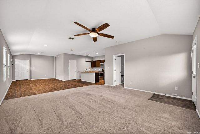 4619 HEATHERS CROSS, St Hedwig, TX 78152