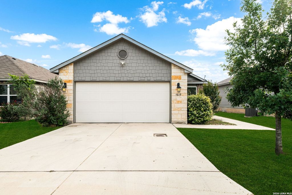 4619 HEATHERS CROSS, St Hedwig, TX 78152