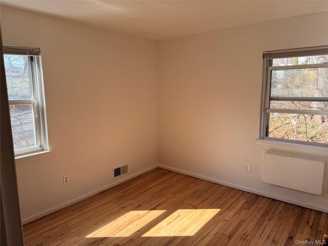 86 McLoughlin Street D, Glen Cove, NY 11542