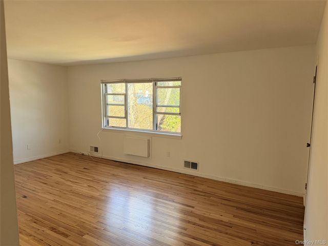 86 McLoughlin Street D, Glen Cove, NY 11542