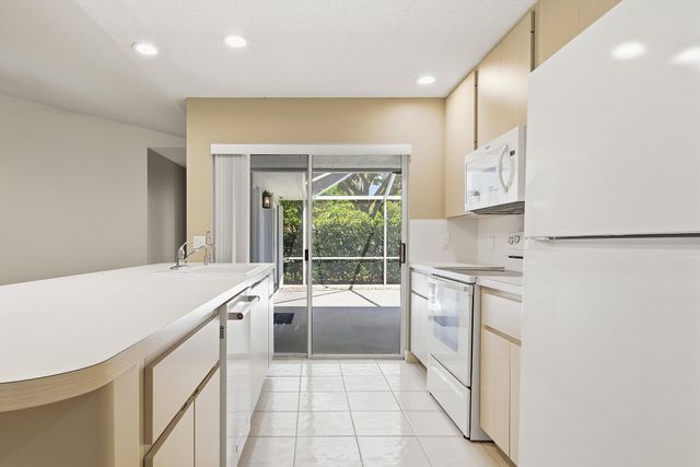 9502 Chapman Oak Court, Palm Beach Gardens, FL 33410