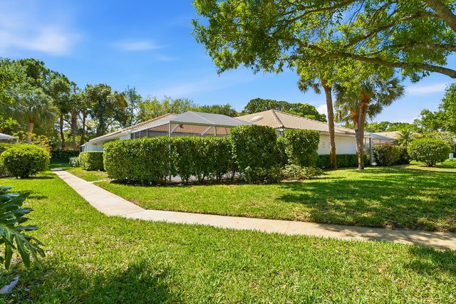 9502 Chapman Oak Court, Palm Beach Gardens, FL 33410