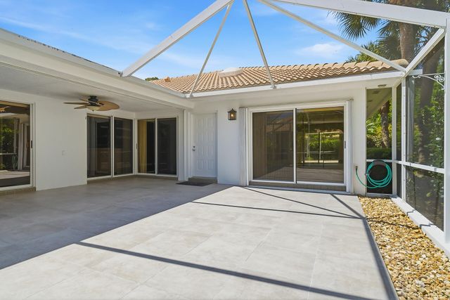 9502 Chapman Oak Court, Palm Beach Gardens, FL 33410