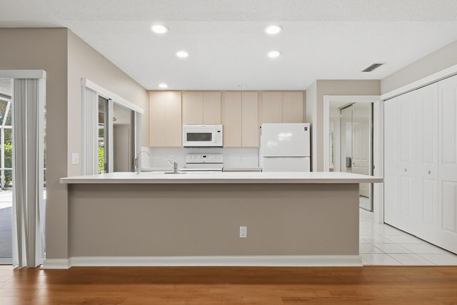 9502 Chapman Oak Court, Palm Beach Gardens, FL 33410