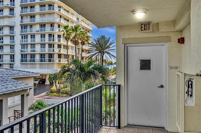 8900 Collins Ave 304, Surfside, FL 33154