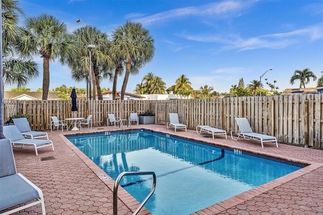 8900 Collins Ave 304, Surfside, FL 33154