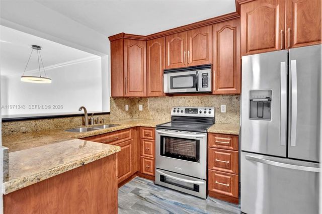 8900 Collins Ave 304, Surfside, FL 33154