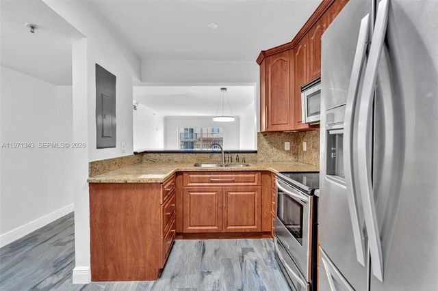 8900 Collins Ave 304, Surfside, FL 33154