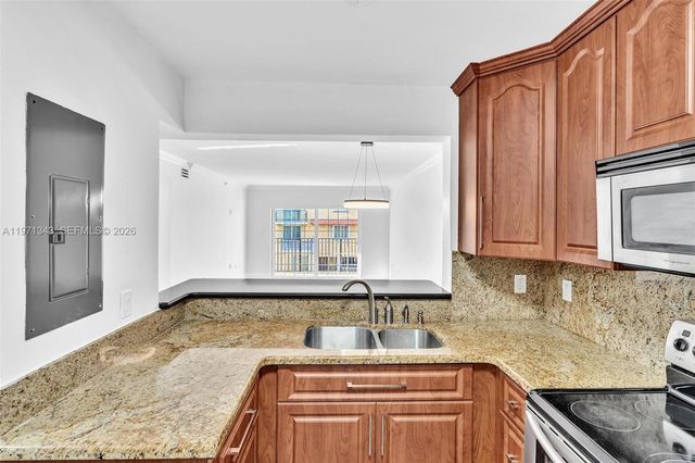 8900 Collins Ave 304, Surfside, FL 33154