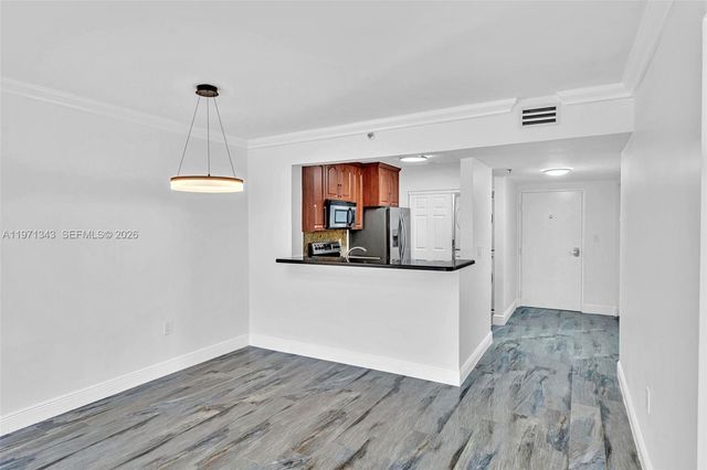 8900 Collins Ave 304, Surfside, FL 33154