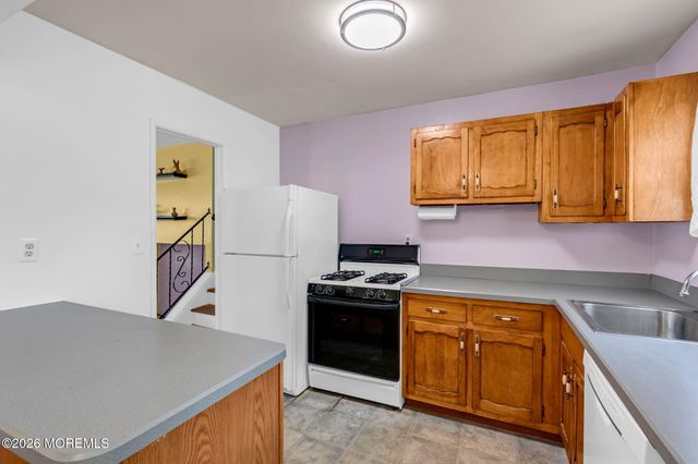 5 Hawaii Road, Jackson, NJ 08527