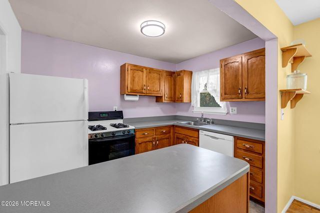 5 Hawaii Road, Jackson, NJ 08527