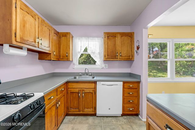 5 Hawaii Road, Jackson, NJ 08527