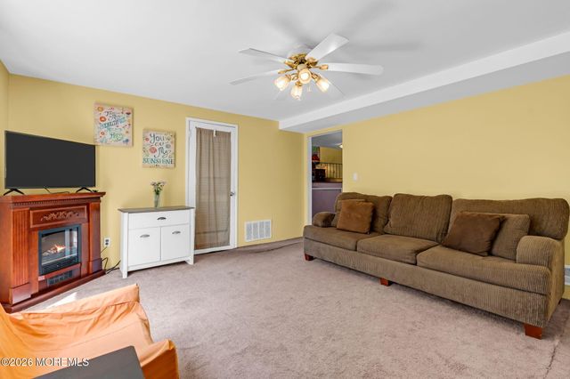 5 Hawaii Road, Jackson, NJ 08527