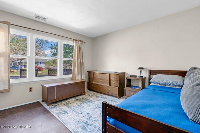 5 Hawaii Road, Jackson, NJ 08527
