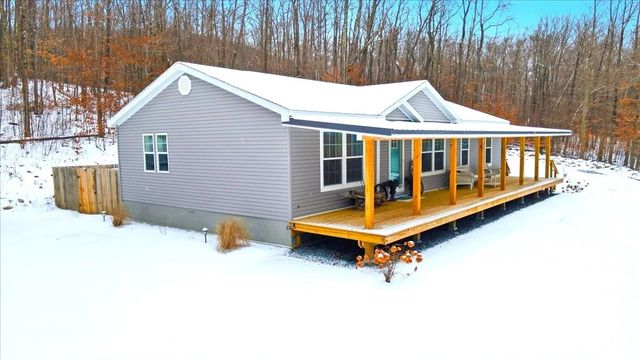 38 Oak Ridge Lane, Bennington, VT 05201