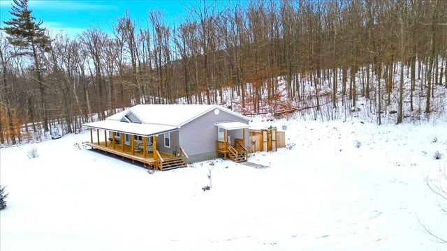 38 Oak Ridge Lane, Bennington, VT 05201
