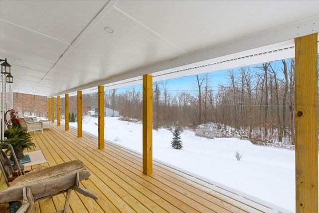 38 Oak Ridge Lane, Bennington, VT 05201