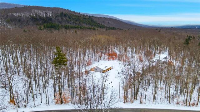 38 Oak Ridge Lane, Bennington, VT 05201