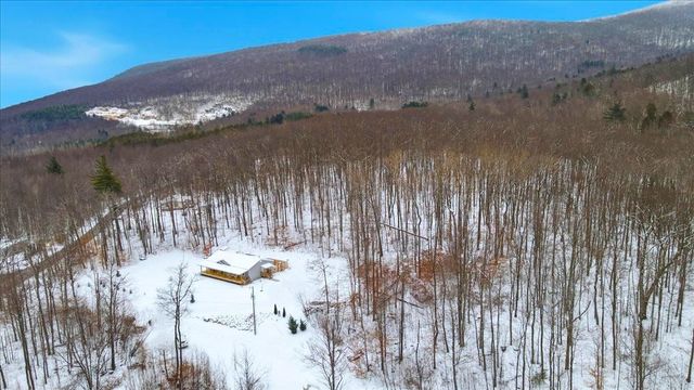 38 Oak Ridge Lane, Bennington, VT 05201