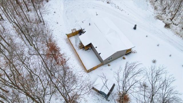 38 Oak Ridge Lane, Bennington, VT 05201