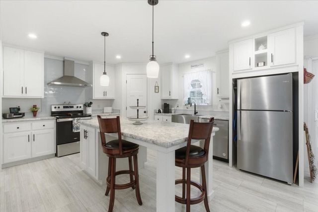 38 Oak Ridge Lane, Bennington, VT 05201