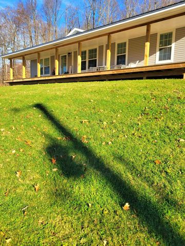 38 Oak Ridge Lane, Bennington, VT 05201