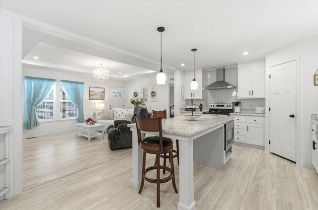 38 Oak Ridge Lane, Bennington, VT 05201