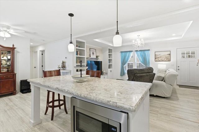 38 Oak Ridge Lane, Bennington, VT 05201