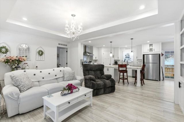 38 Oak Ridge Lane, Bennington, VT 05201