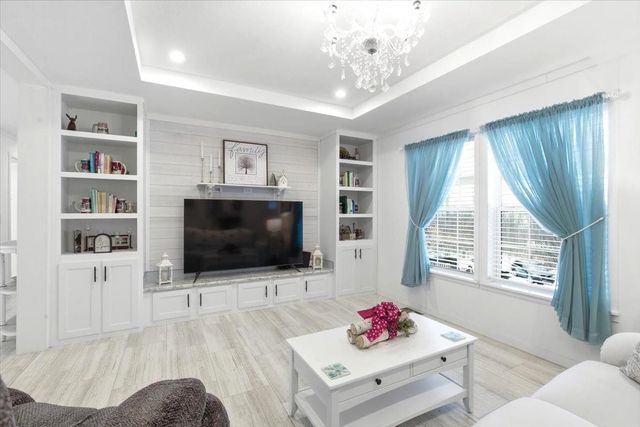 38 Oak Ridge Lane, Bennington, VT 05201