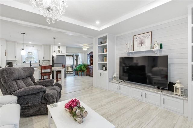 38 Oak Ridge Lane, Bennington, VT 05201