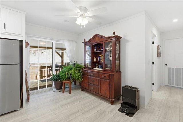 38 Oak Ridge Lane, Bennington, VT 05201